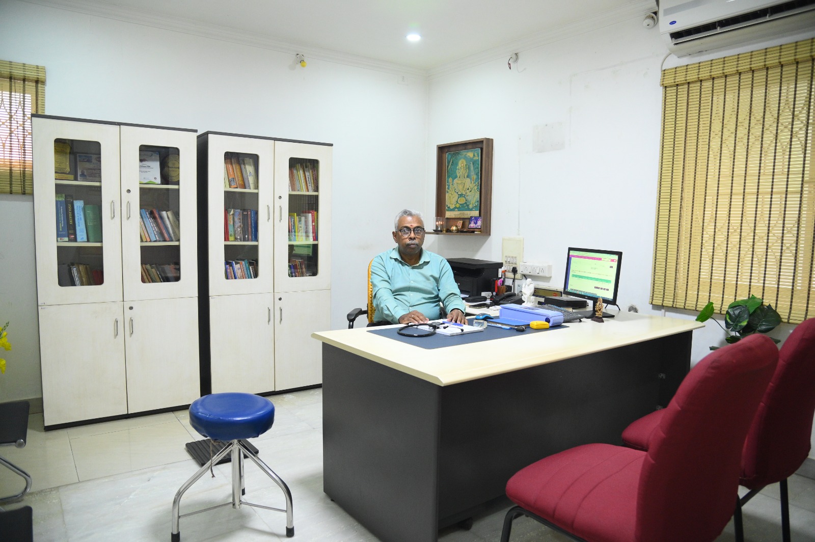 Portrait by Mari Lezhava